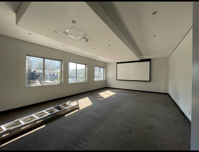 723M² OFFICE TO LET IN SANDTON CENTRAL